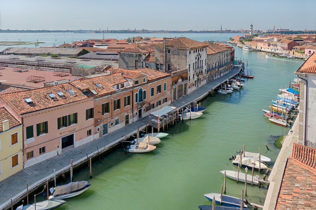 Canale di Murano ed edifici storici